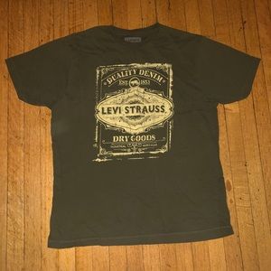 Levi graphic shirt 🔥🔥